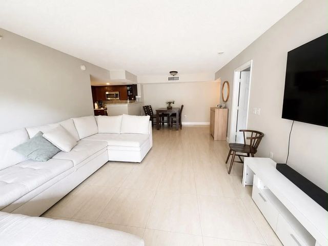 3 of 13 - 5045 Wiles Road #105, Coconut Creek, FL