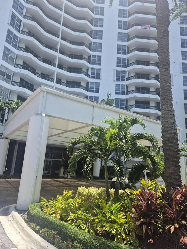 5 of 32 - 3600 Mystic Pointe Drive #1202, Aventura, FL