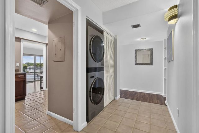 4 of 51 - 313 Lake Circle #316, North Palm Beach, FL