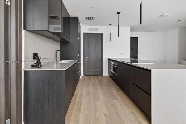 2 of 9 - 20 Ne 11th #4701, Miami, FL