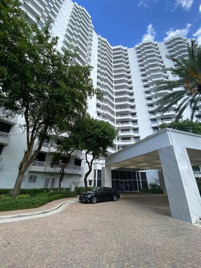 3300 Ne 192nd Street #612, Aventura