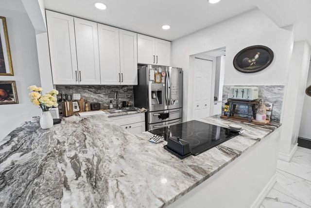 5 of 33 - 1021 Mockingbird Lane #211, Plantation, FL