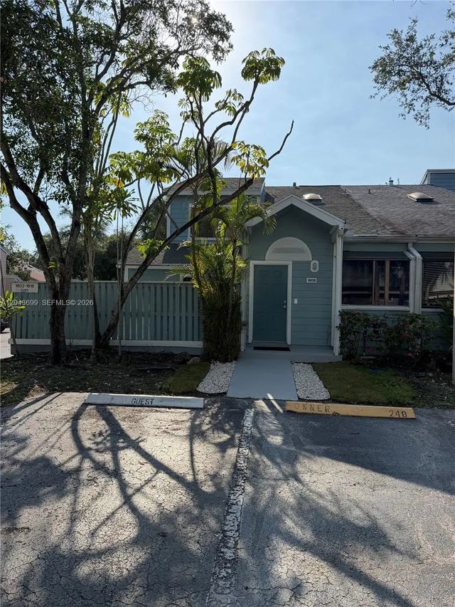 1808 Runners Way #1808, North Lauderdale