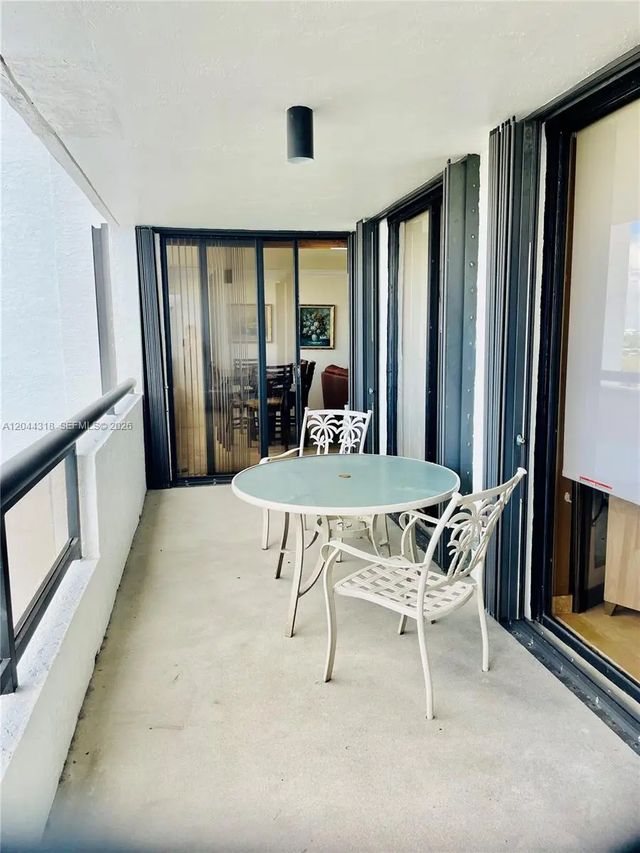 3 of 27 - 2555 Collins Avenue #2006, Miami Beach, FL