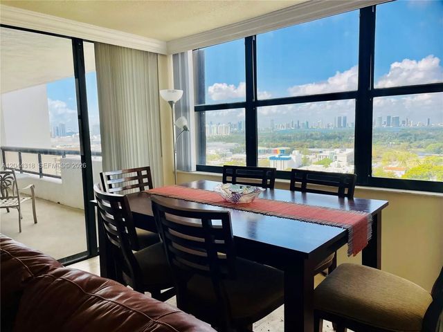 4 of 27 - 2555 Collins Avenue #2006, Miami Beach, FL