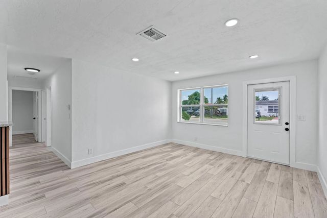 5 of 25 - 2029 Ardmore Road, West Palm Beach, FL