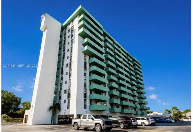 1825 W 44th Place #806, Hialeah