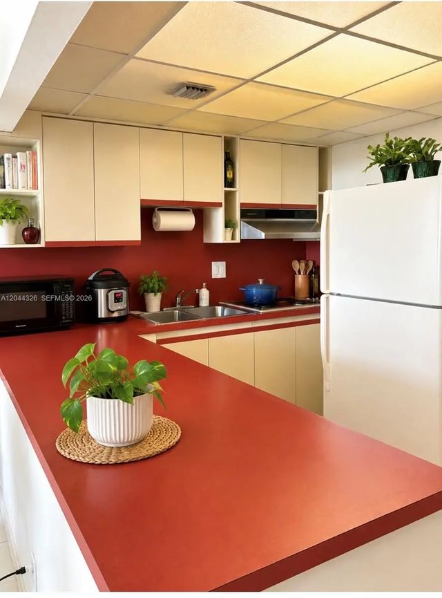 3 of 8 - 1825 W 44th Place #806, Hialeah, FL