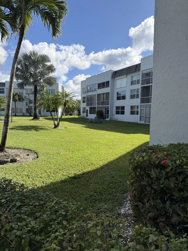 5 of 25 - 6650 Royal Palm Boulevard #205c, Margate, FL