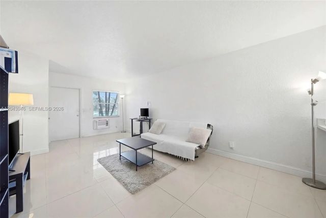 4 of 18 - 1100 Ne 9th Avenue #105, Fort Lauderdale, FL