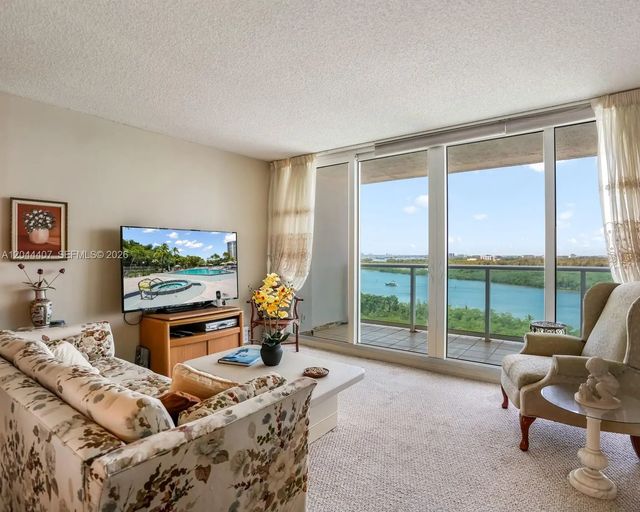 5 of 35 - 100 Bayview Drive #1620, Sunny Isles Beach, FL
