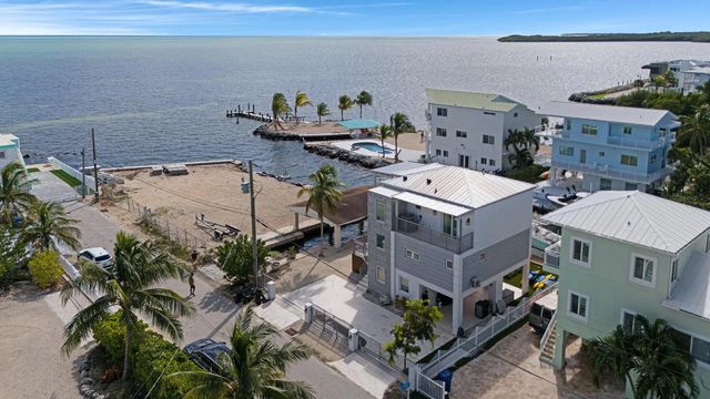2 of 27 - 704 Grouper Lane, Key Largo, FL