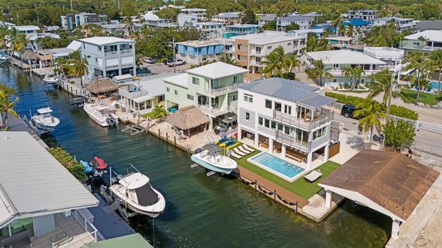 4 of 27 - 704 Grouper Lane, Key Largo, FL