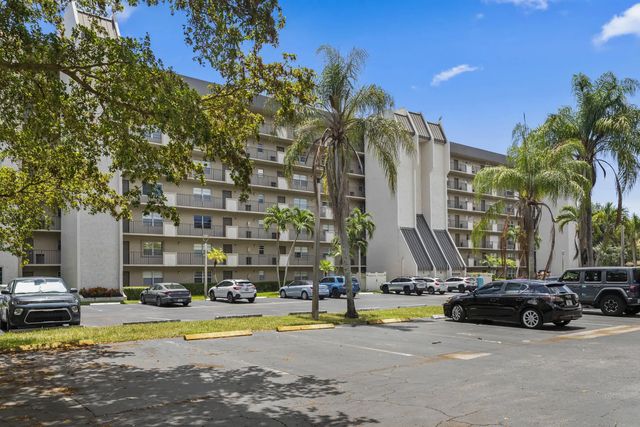 3 of 28 - 3150 W Rolling Hills Circle #704, Davie, FL
