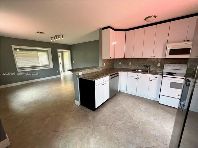 4 of 22 - 2502 Dewey Street, Hollywood, FL