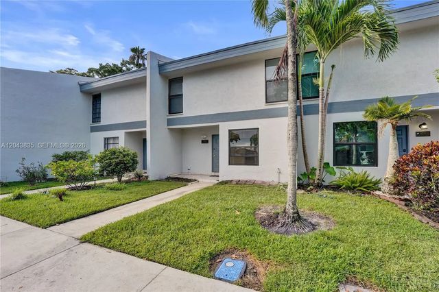 2 of 40 - 9220 Nw 14th Street #272, Pembroke Pines, FL