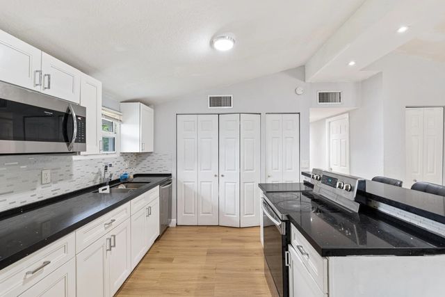 5 of 16 - 3872 Mackinac Road, Lake Worth, FL