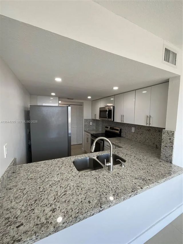 9441 Sw 4th Street #214, Miami