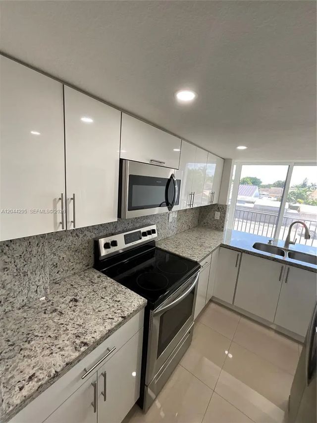 3 of 22 - 9441 Sw 4th Street #214, Miami, FL
