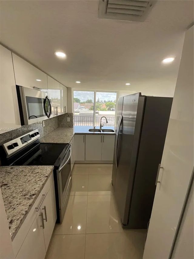5 of 22 - 9441 Sw 4th Street #214, Miami, FL