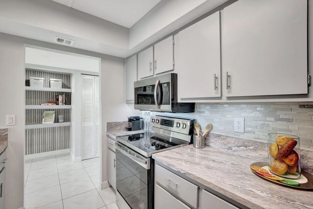 4 of 46 - 1101 River Reach Drive #415, Fort Lauderdale, FL