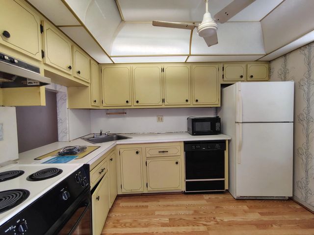 5 of 16 - 6050 Nw 64th Avenue #102, Tamarac, FL