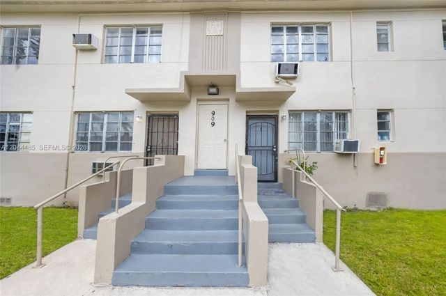 2 of 98 - 931 Sw 3rd Street, Miami, FL