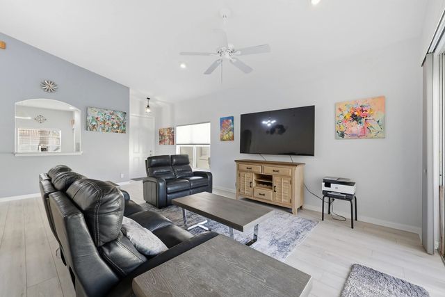 4 of 54 - 362 Nw Granville Street, Port St. Lucie, FL