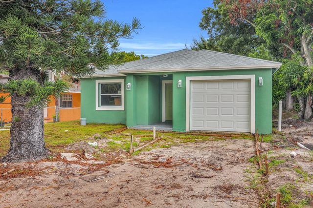 2 of 32 - 2002 Avenue M, Fort Pierce, FL