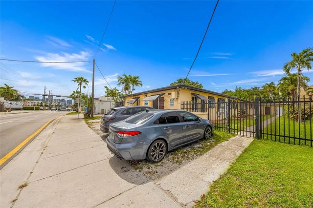 1731 Sw 8th Street, Miami