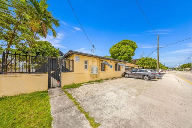 3 of 30 - 1731 Sw 8th Street, Miami, FL