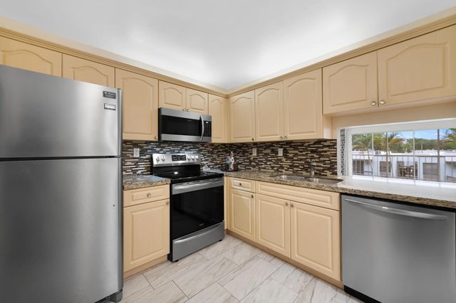 483 N Pine Island Road #c304, Plantation