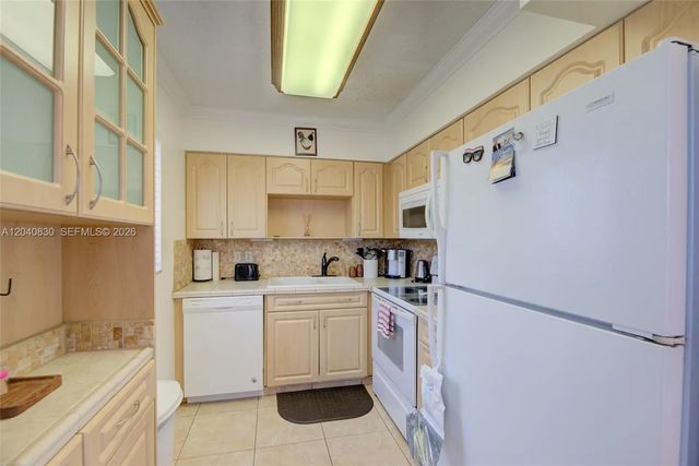 2 of 27 - 920 Sw 10th Terrace #12r, Hallandale Beach, FL