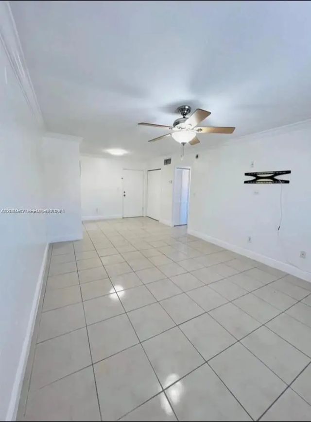 3 of 10 - 606 W 81st Street #224, Hialeah, FL