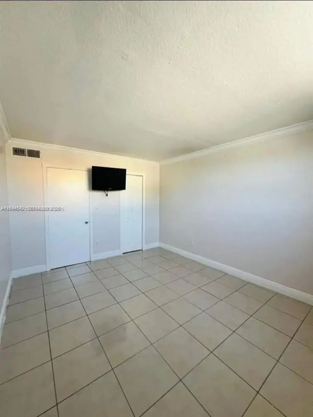 5 of 10 - 606 W 81st Street #224, Hialeah, FL