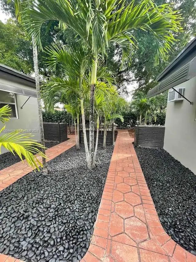 3 of 30 - 1925 Dewey Street, Hollywood, FL