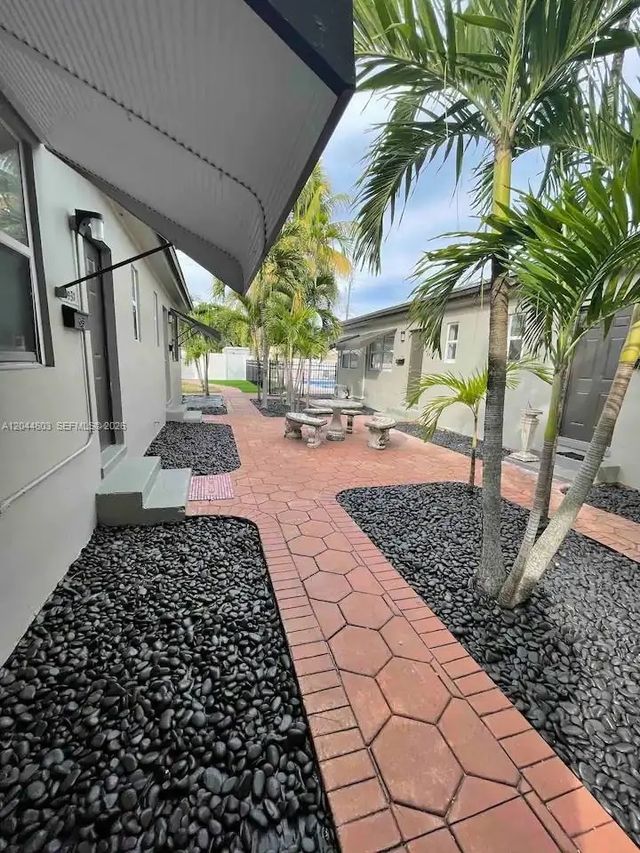 4 of 30 - 1925 Dewey Street, Hollywood, FL