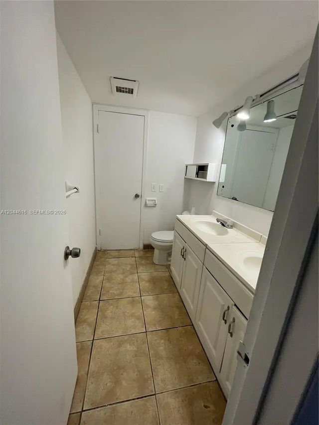 5 of 18 - 7841 Dunham Boulevard #6, Miami, FL
