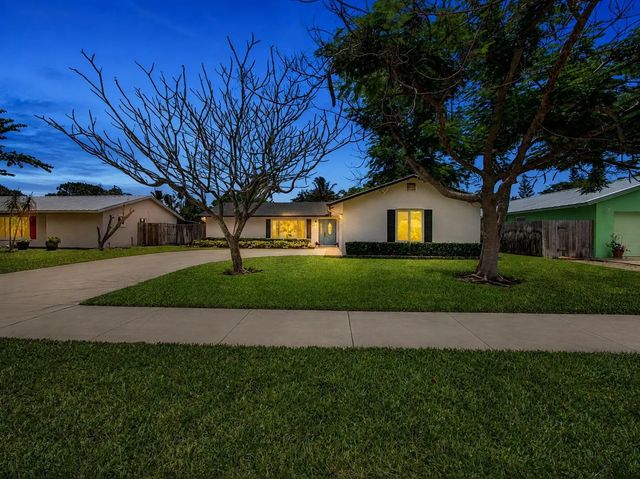 2 of 34 - 126 Chapel Lane, Tequesta, FL