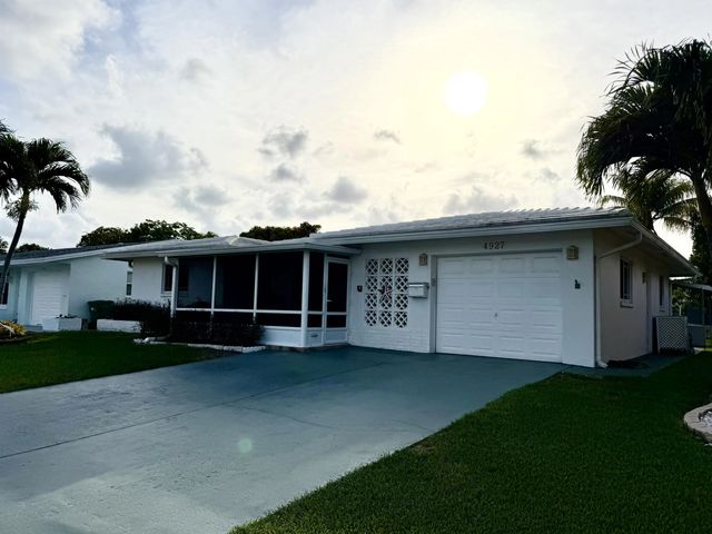 3 of 35 - 4927 Nw 47th Terrace, Tamarac, FL