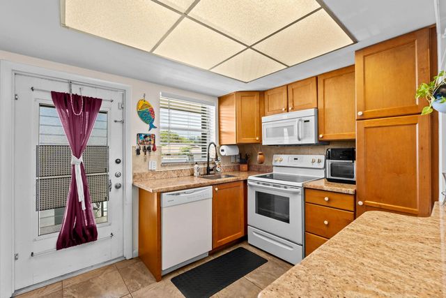 312 Ne 17th Avenue #203, Boynton Beach