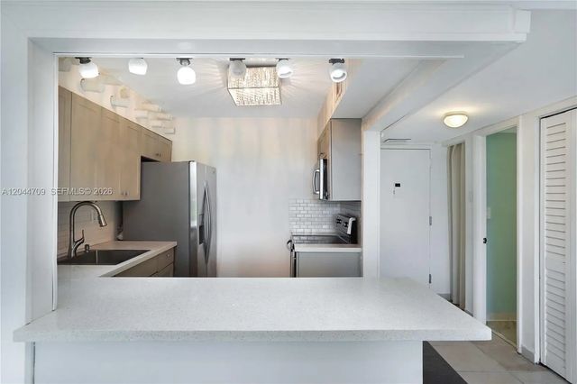 2 of 34 - 6900 Bay Drive #3h, Miami Beach, FL