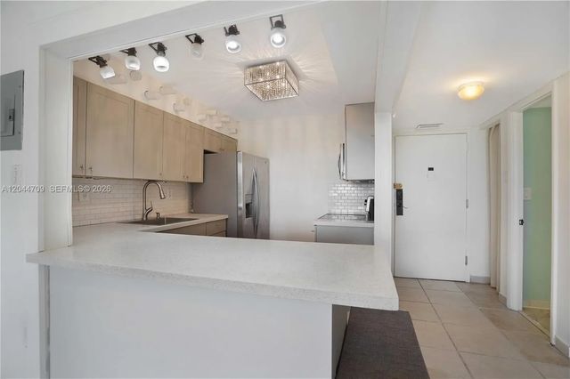 4 of 34 - 6900 Bay Drive #3h, Miami Beach, FL