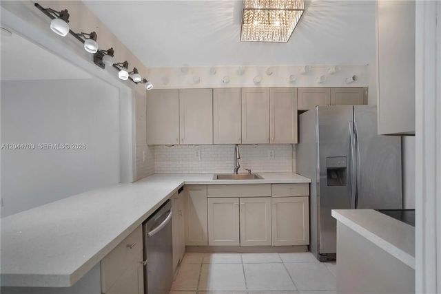 5 of 34 - 6900 Bay Drive #3h, Miami Beach, FL