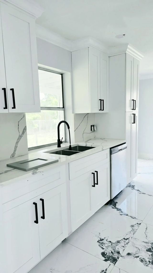 4 of 5 - N/A, Lauderhill, FL