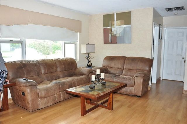 4 of 27 - 5630 Sw 55th Avenue, Davie, FL