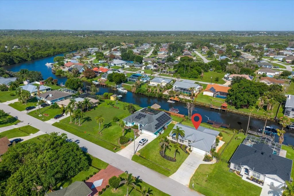 160 Ne Twylite Terrace, Port St. Lucie