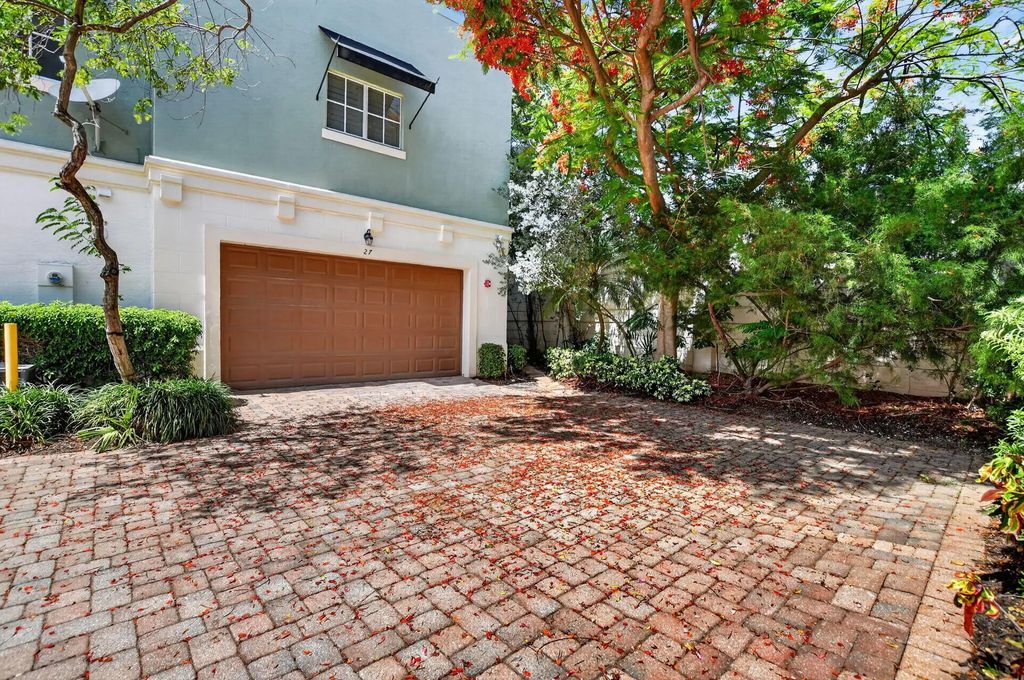 27 Nw Hawthorne Place, Boca Raton