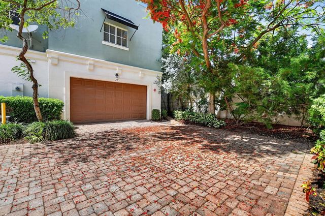 27 Nw Hawthorne Place, Boca Raton