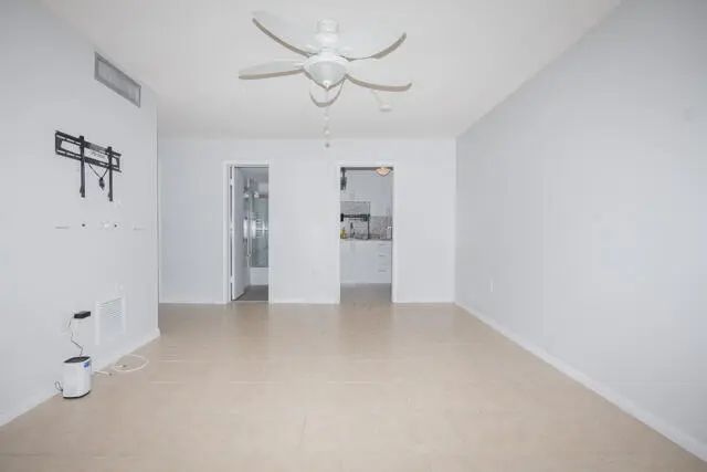 4 of 39 - 301 Croton Avenue #303, Lantana, FL